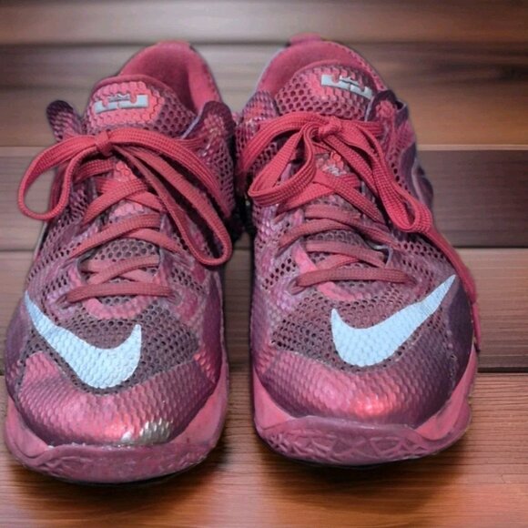 Nike LeBron 12 Low University Red Sneakers Shoes 724557-616 Youth Size 7Y - Picture 2 of 9